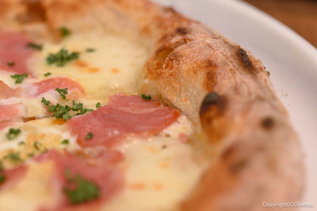 青梅市・河辺「ピッツァ＆カフェ トコ」の、ビスマルクのベーコン