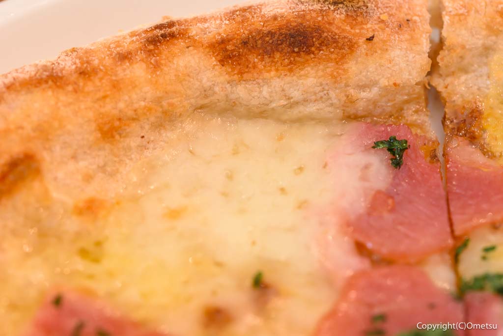 青梅市・河辺「ピッツァ＆カフェ トコ」の、ビスマルクのチーズ