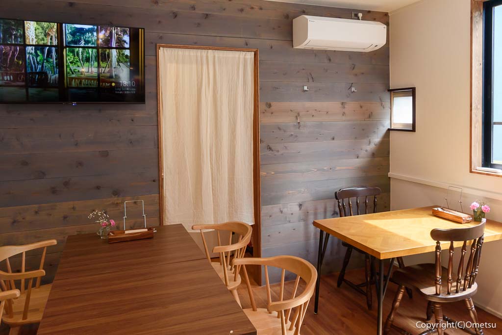 青梅市・河辺「ピッツァ＆カフェ トコ」の店内