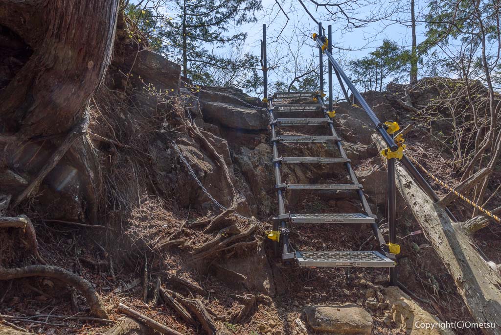 奥多摩町・鋸尾根の、ハシゴ
