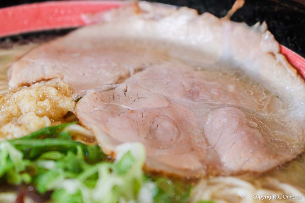 羽村の豚骨ラーメン店・香骨湯の、低温調理シャーシュー