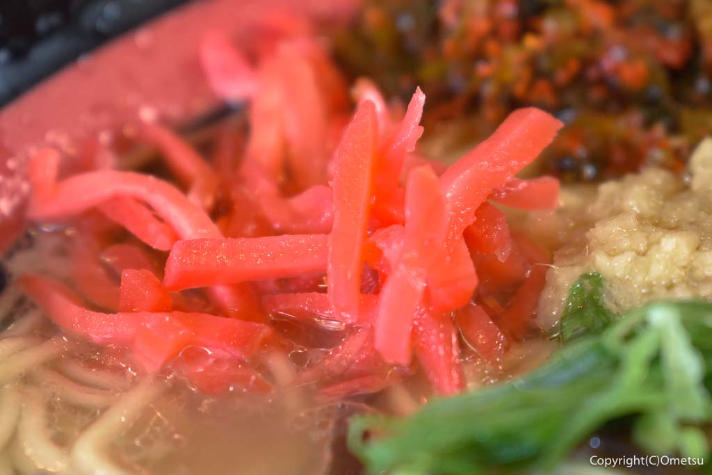 羽村の豚骨ラーメン店・香骨湯の、紅ショウガ