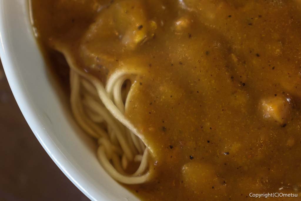 羽村の豚骨ラーメン店・香骨湯の、カレー替玉