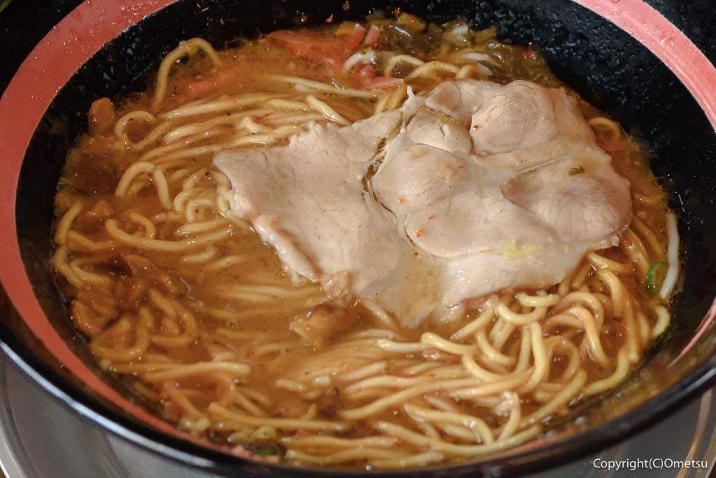 羽村の豚骨ラーメン店・香骨湯の、カレー替玉入れラーメン