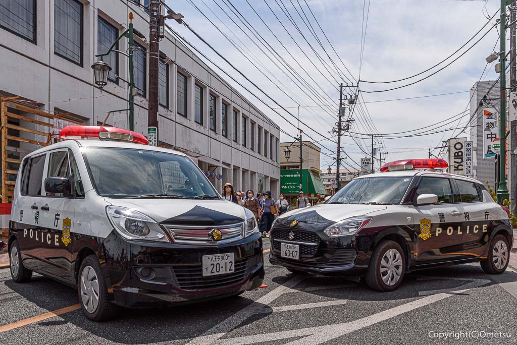 青梅大祭の、パトカー