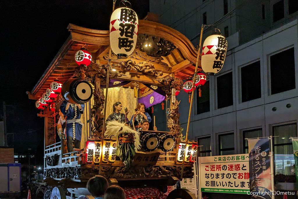 青梅大祭の夜の、山車