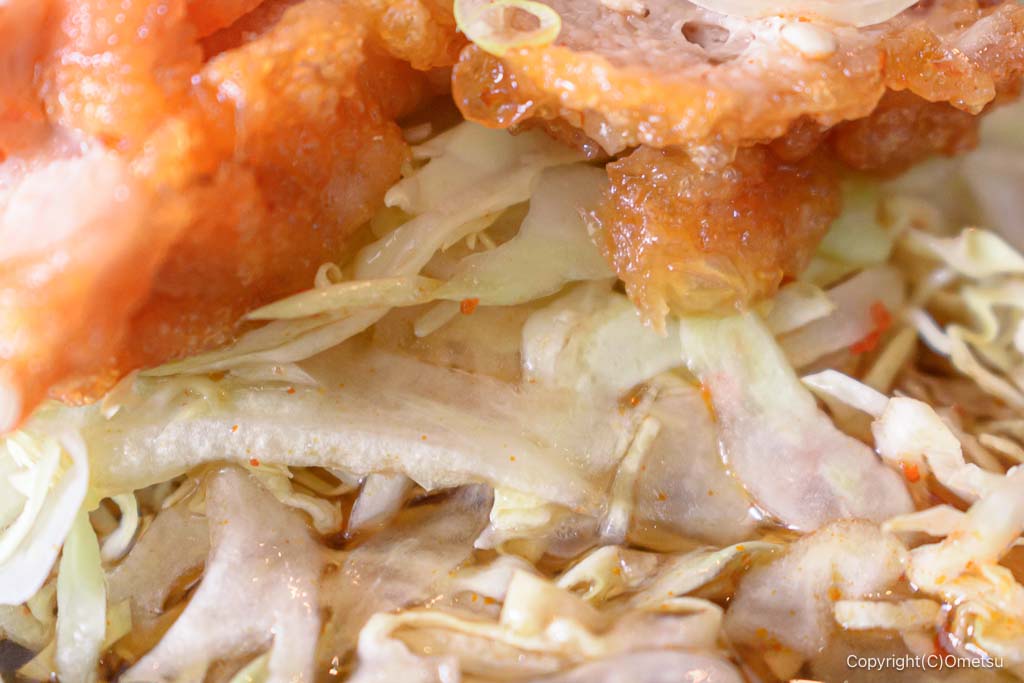 福生市・琳屋の、ランチ・油淋鶏のタレとキャベツ