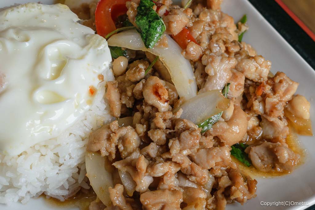 青梅のタイ料理店「サイアム屋台」の、ガパオ