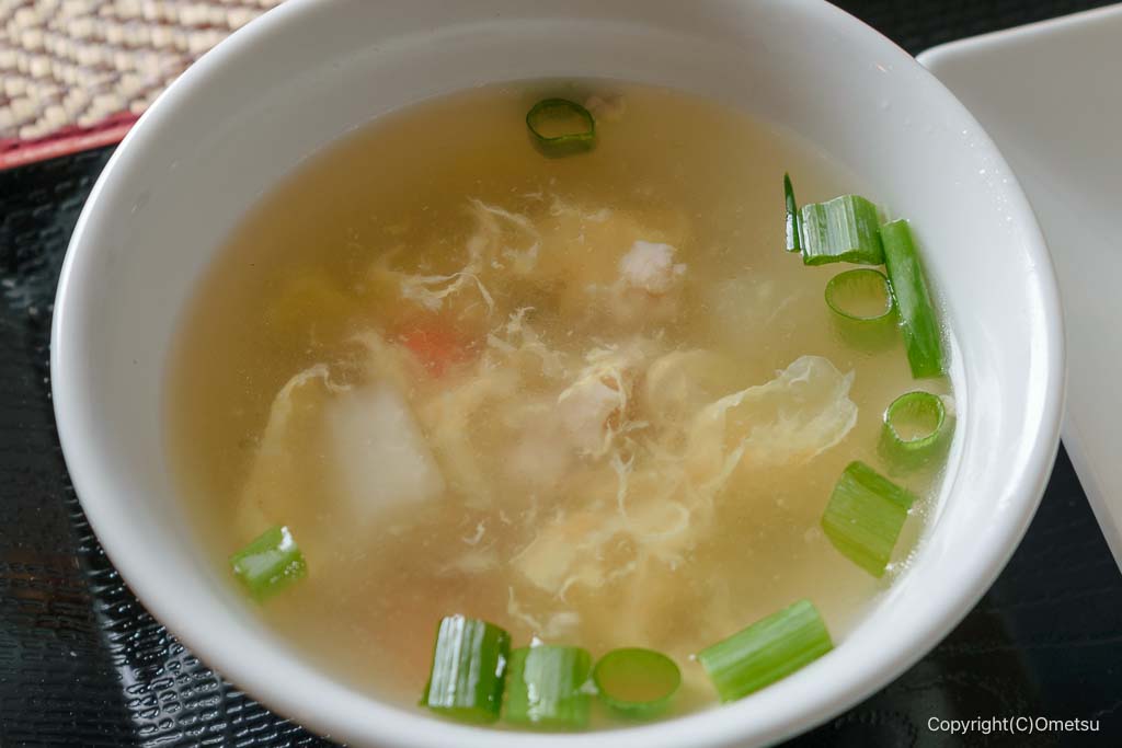 青梅のタイ料理店「サイアム屋台」の、スープ