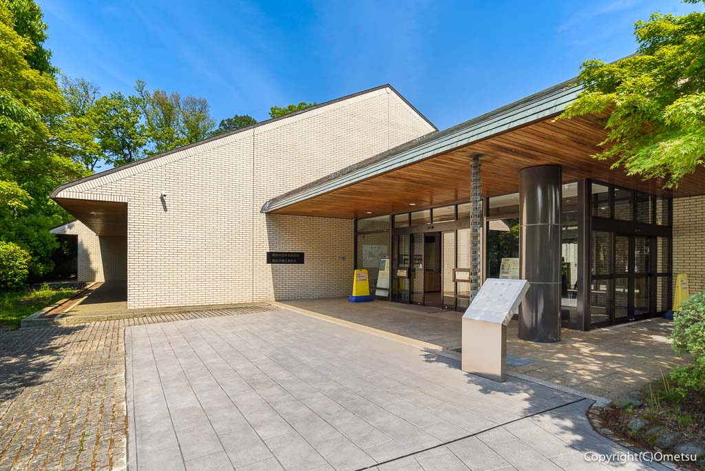 福生市立図書館