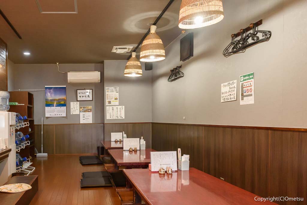 あきる野市の、うどん専門店・かわな花の店内