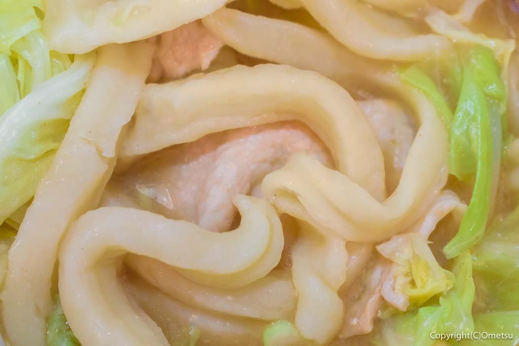 あきる野市の、うどん専門店・かわな花の、極太うどん