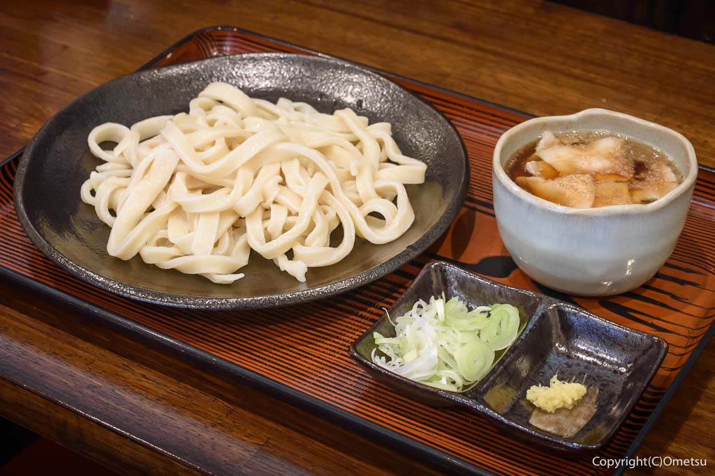 福生「手打ちうどん 指田屋」の、肉汁うどん