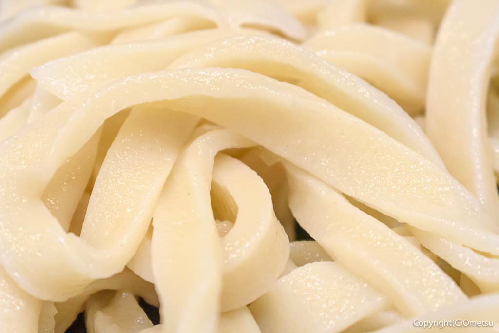 福生「手打ちうどん 指田屋」の、手打ちうどん