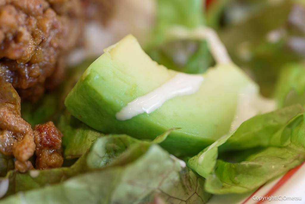 福生・CAFE SUNの、タコライスのアボカド