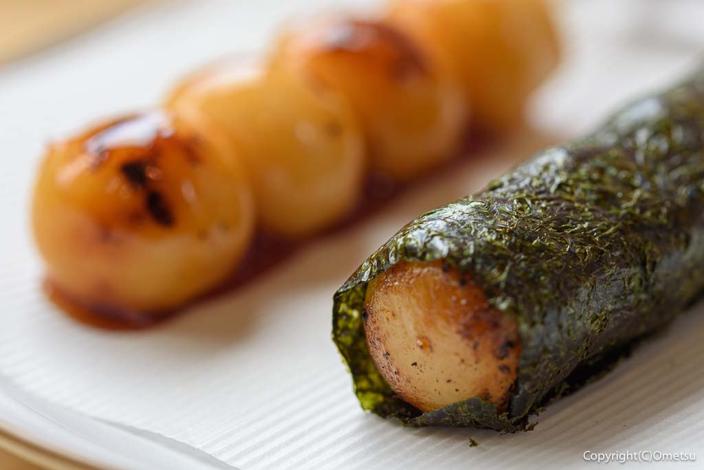 日の出町・幸神堂の、磯辺巻き団子