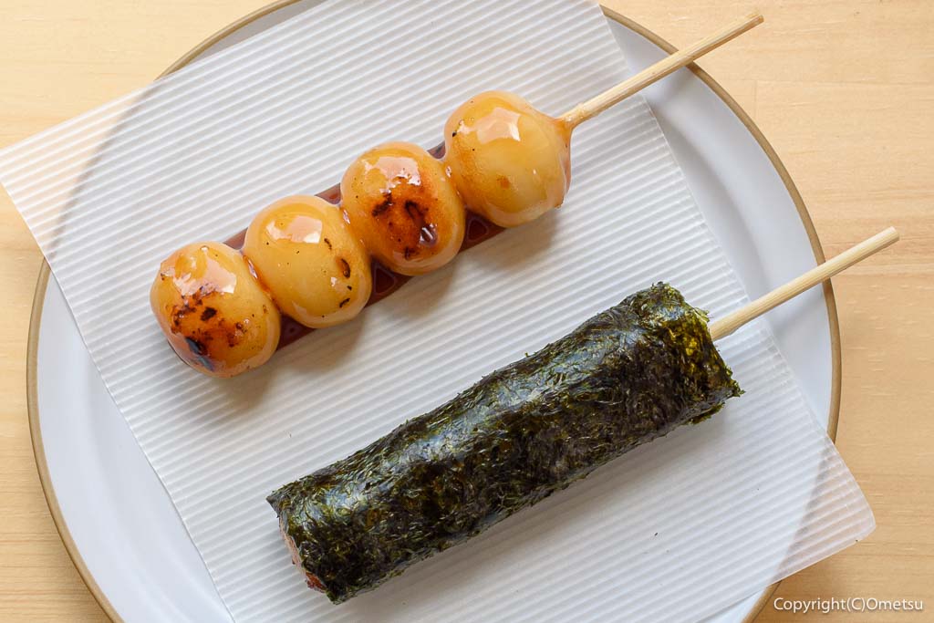 日の出町・幸神堂の、みたらし団子と、磯辺巻き団子