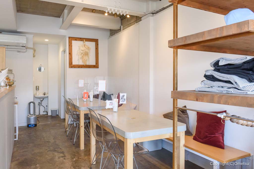 青梅・CHAKU cafe&style の店内