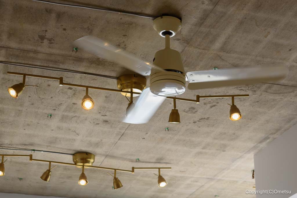 青梅・CHAKU cafe&style の天井・扇風機