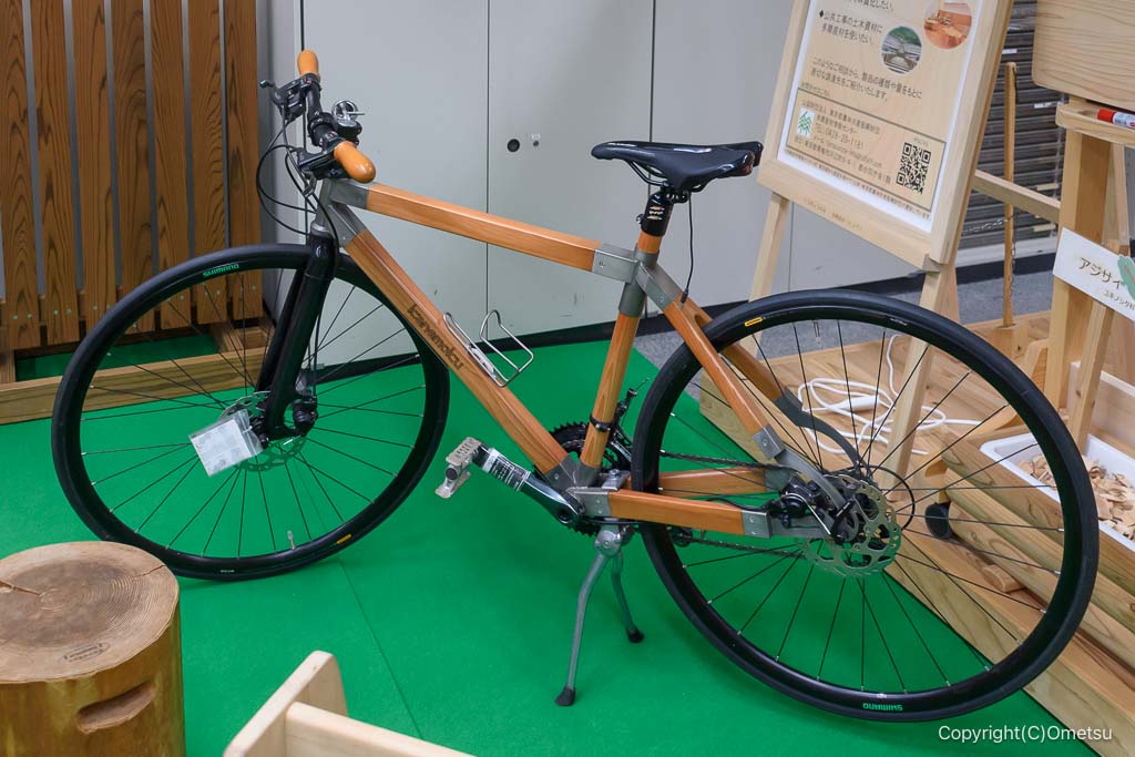 多摩ヒノキ材の、木製自転車