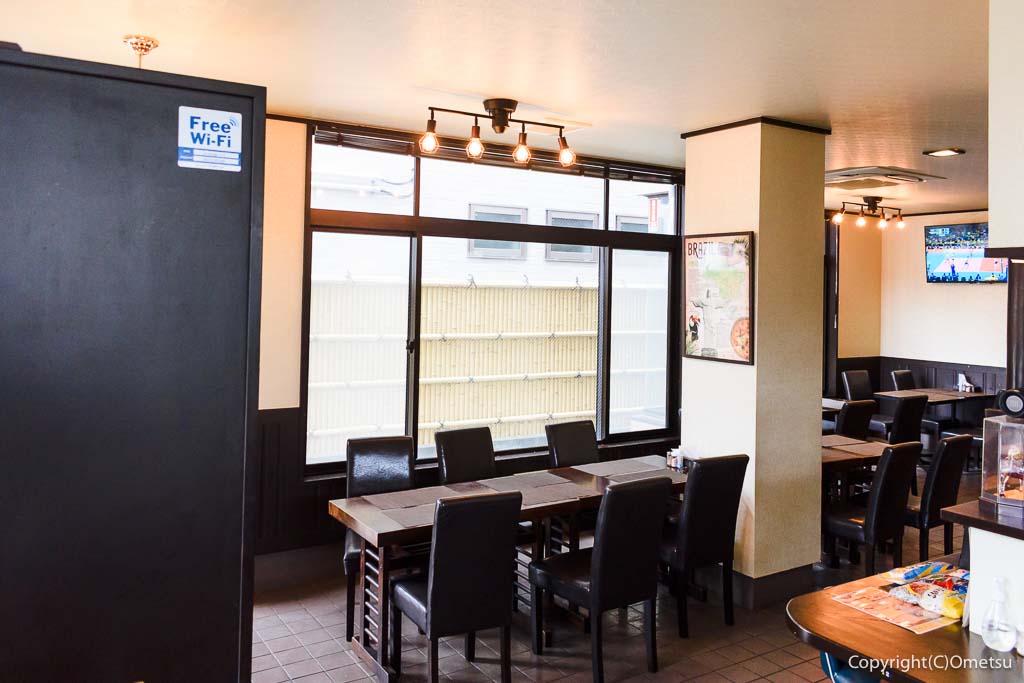 東福生のブラジル料理店「ブラザグリル」の、店内