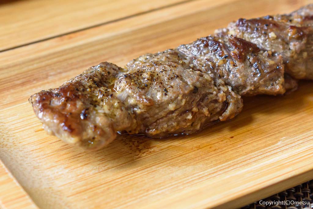 東福生のブラジル料理店「ブラザグリル」の、ランプ牛串