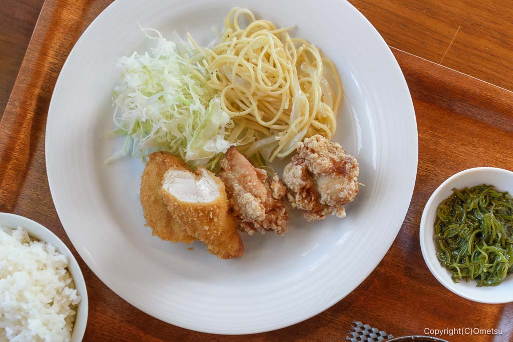 飯能「キッチンかたくり」の、鳥唐揚げ・ササミフライのA定食