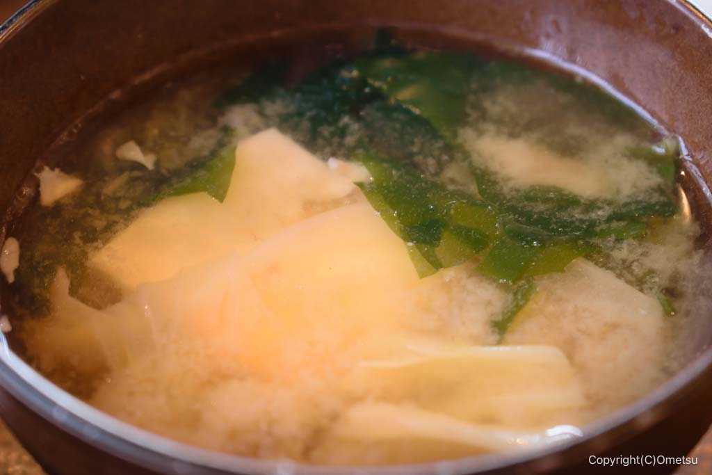 飯能「キッチンかたくり」の、味噌汁