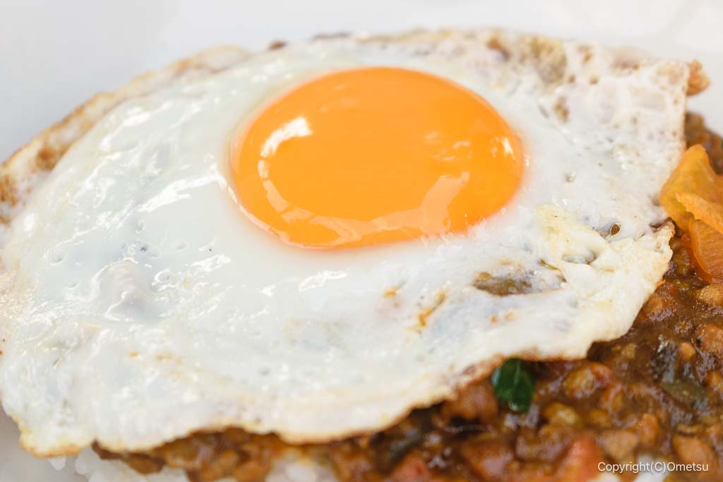 青梅の南国カフェ・シエスタの、キーマカレーの、玉子