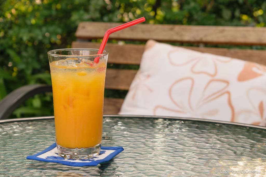 青梅の南国カフェ・シエスタの、マンゴージュース