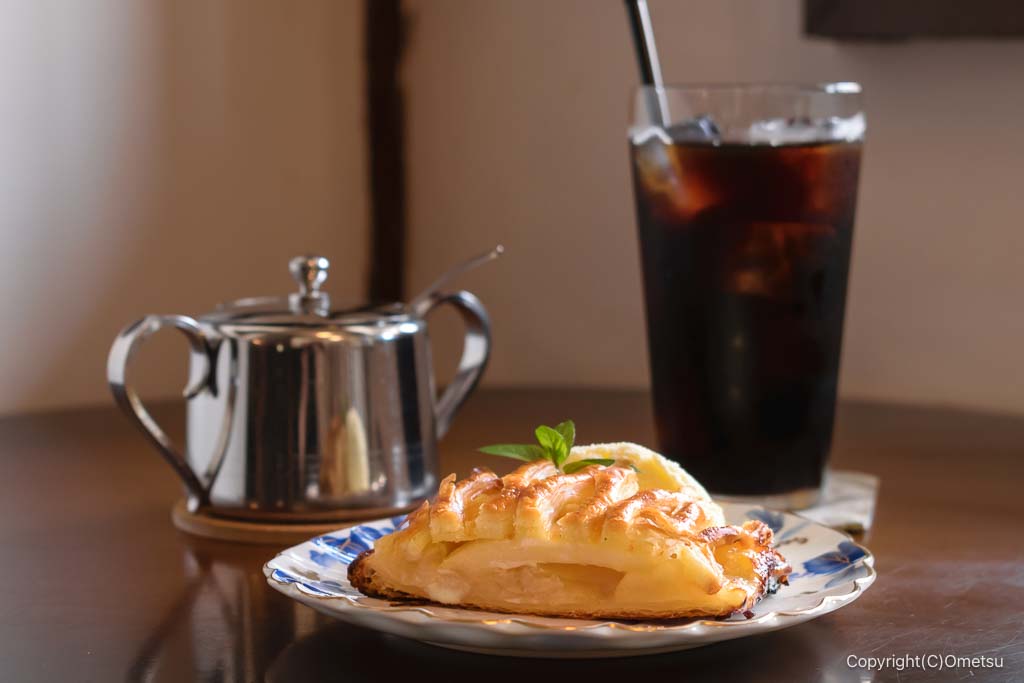 青梅市のカフェ・cafe espoirの、アップルパイ