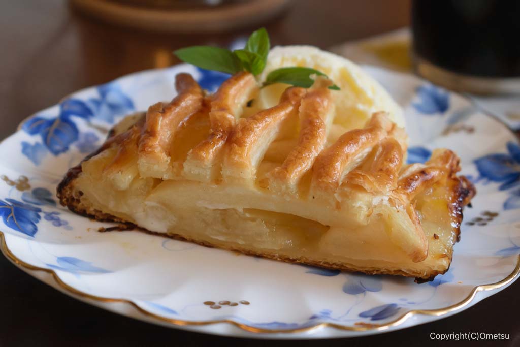 青梅市のカフェ・cafe espoirの、アップルパイ