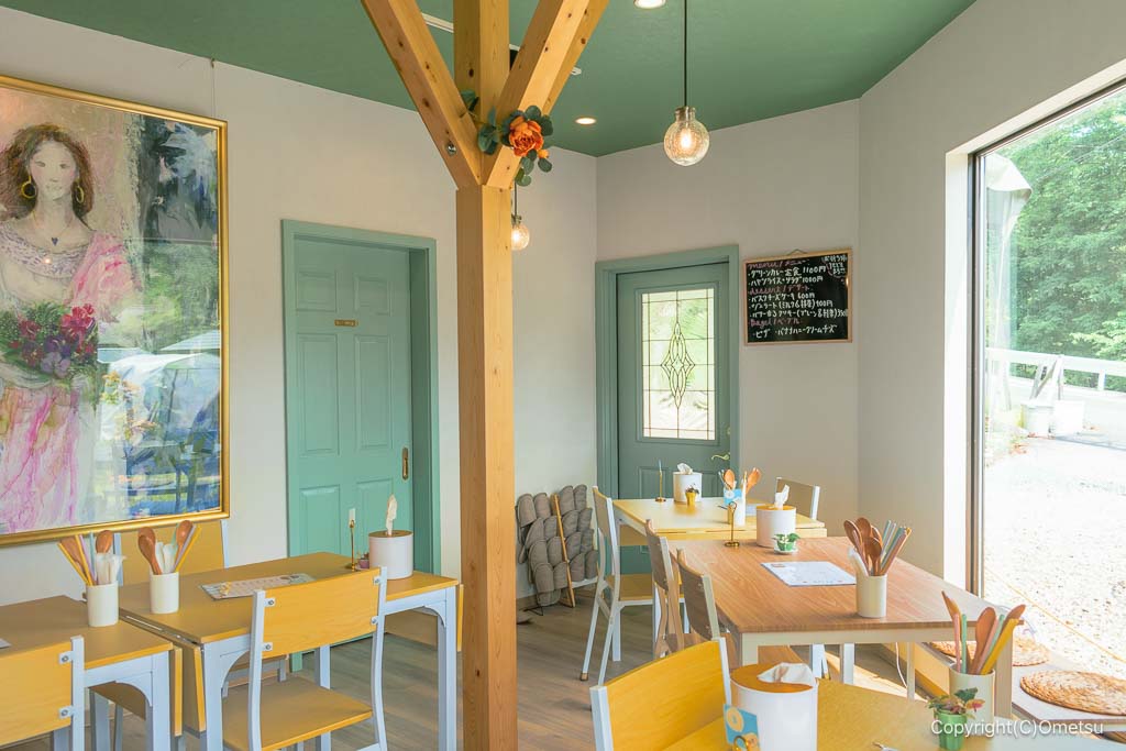 青梅市・二俣尾の「気ままにCafé」店内