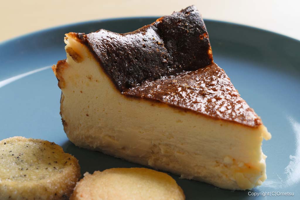 青梅市・二俣尾の「気ままにCafé」
の、バスクチーズケーキ