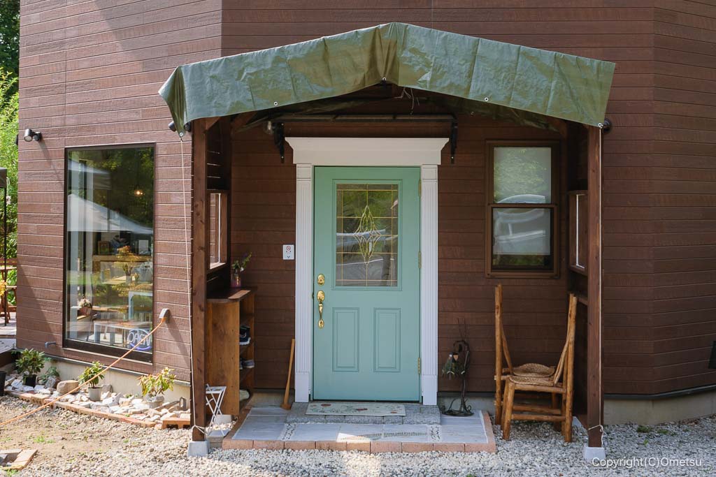 青梅市・二俣尾の「気ままにCafé」入口