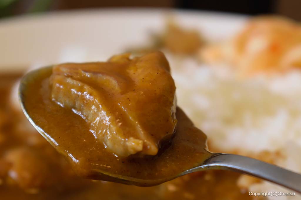 青梅市のカフェ・cafe espoirの、ランチ・チキンカレーとサラダ