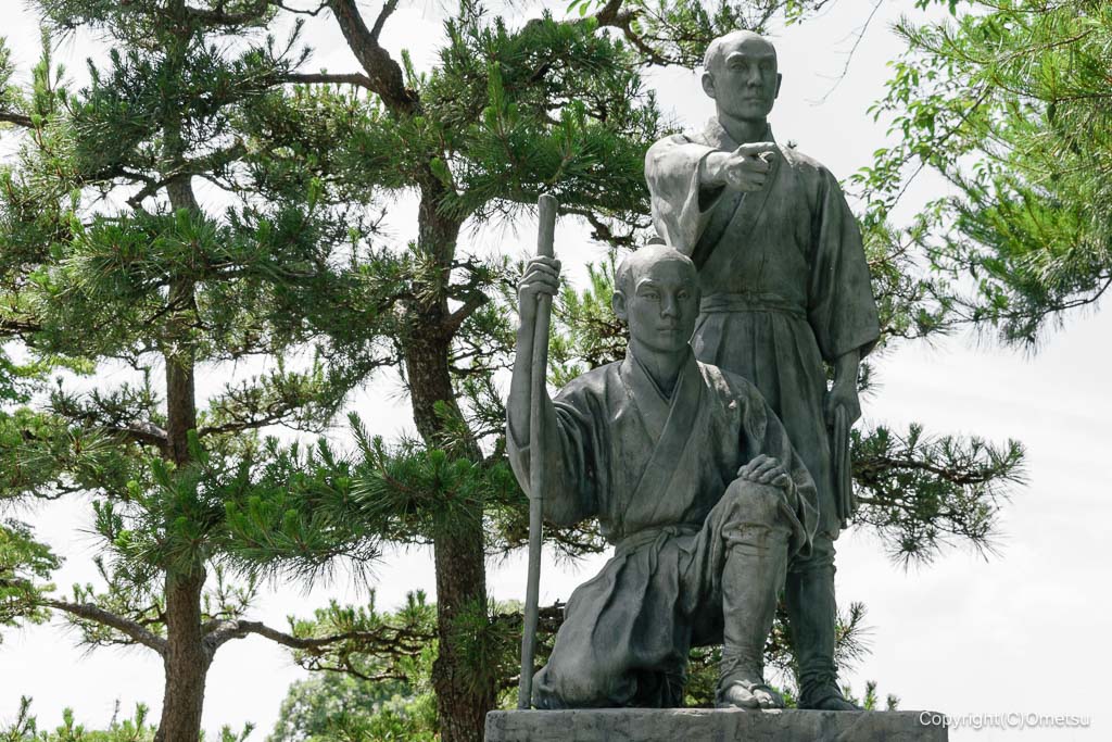 羽村の堰・玉川兄弟像