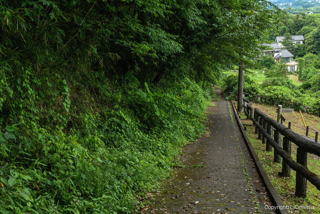 八王子市・滝山城跡への、上り坂