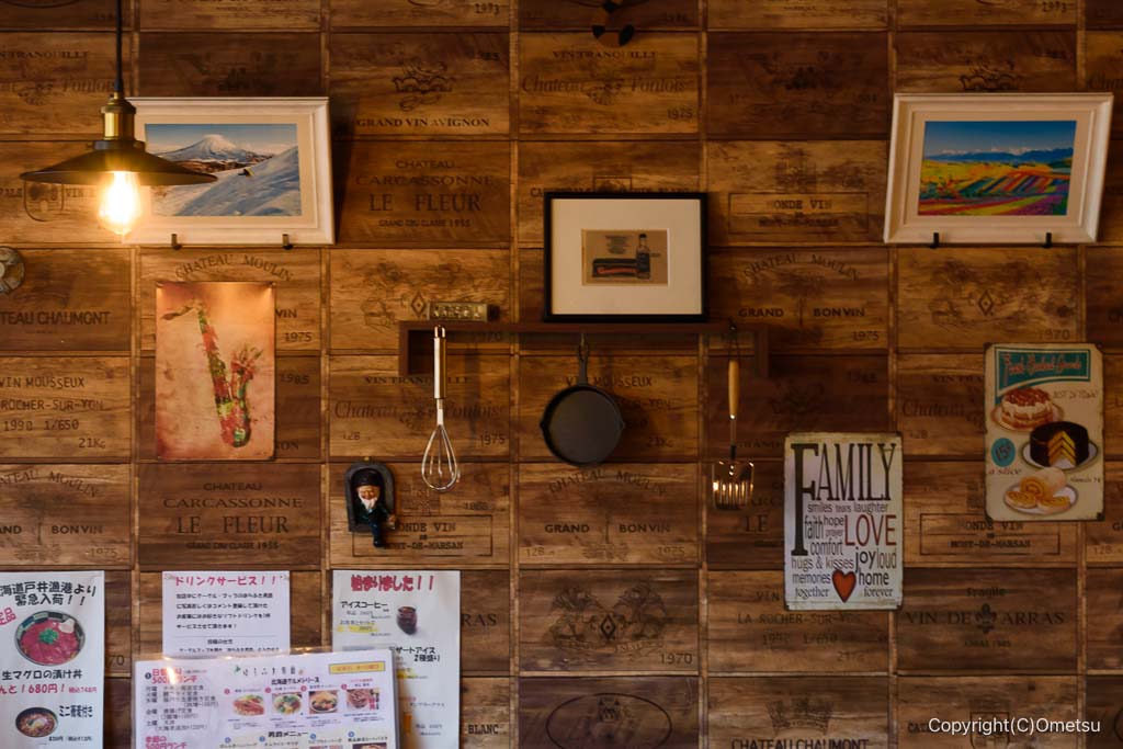 あきる野・ほらふき男爵の店内の壁