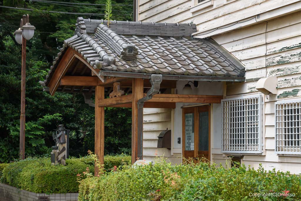 瑞穂町・元狭山ふるさと思い出館の玄関
