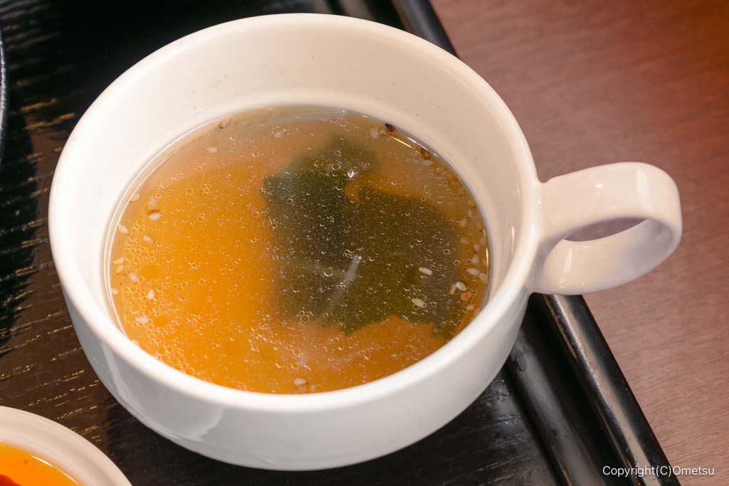 餃子のはながさ日高店の、ワカメ入中華スープ