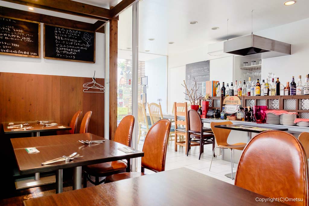 青梅市・ビストロシンペイの、店内
