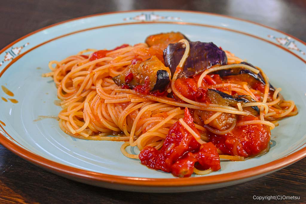 青梅市・ビストロシンペイの、揚げナスのトマトスパゲティ