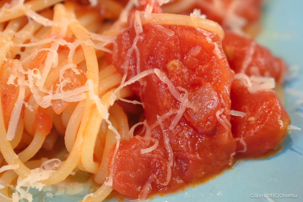 青梅市・ビストロシンペイの、揚げナスのトマトスパゲティの、トマト