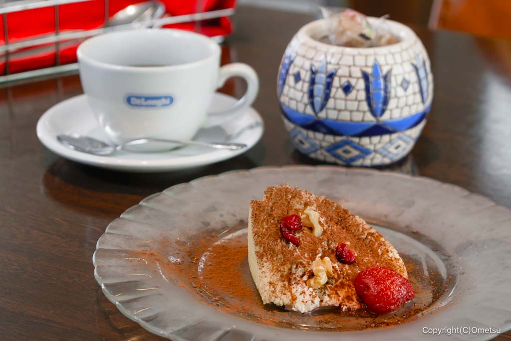 青梅市・ビストロシンペイの、コーヒーとズコット