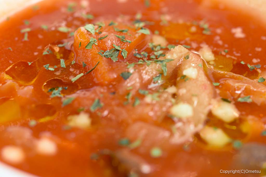 福生市・牛浜のカフェ、Mou Mou BEACH Cafeの、トマトスープの野菜