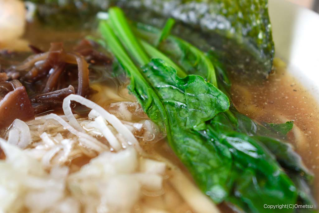 あきる野市「中華そば みなわ」の、青菜