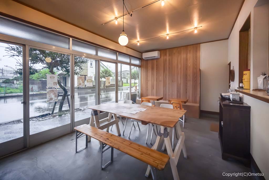 青梅・梅郷の、ドーナッツ店・グッドシェッドの、店内