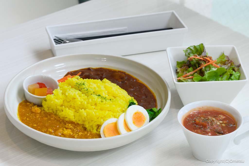 福生市・牛浜のカフェ、Mou Mou BEACH Cafeの、あいがけカレー