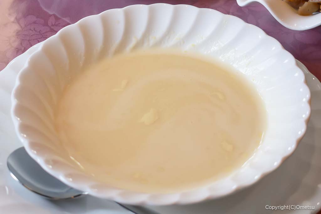 羽村市の洋食店・コーラルの、コーンスープ